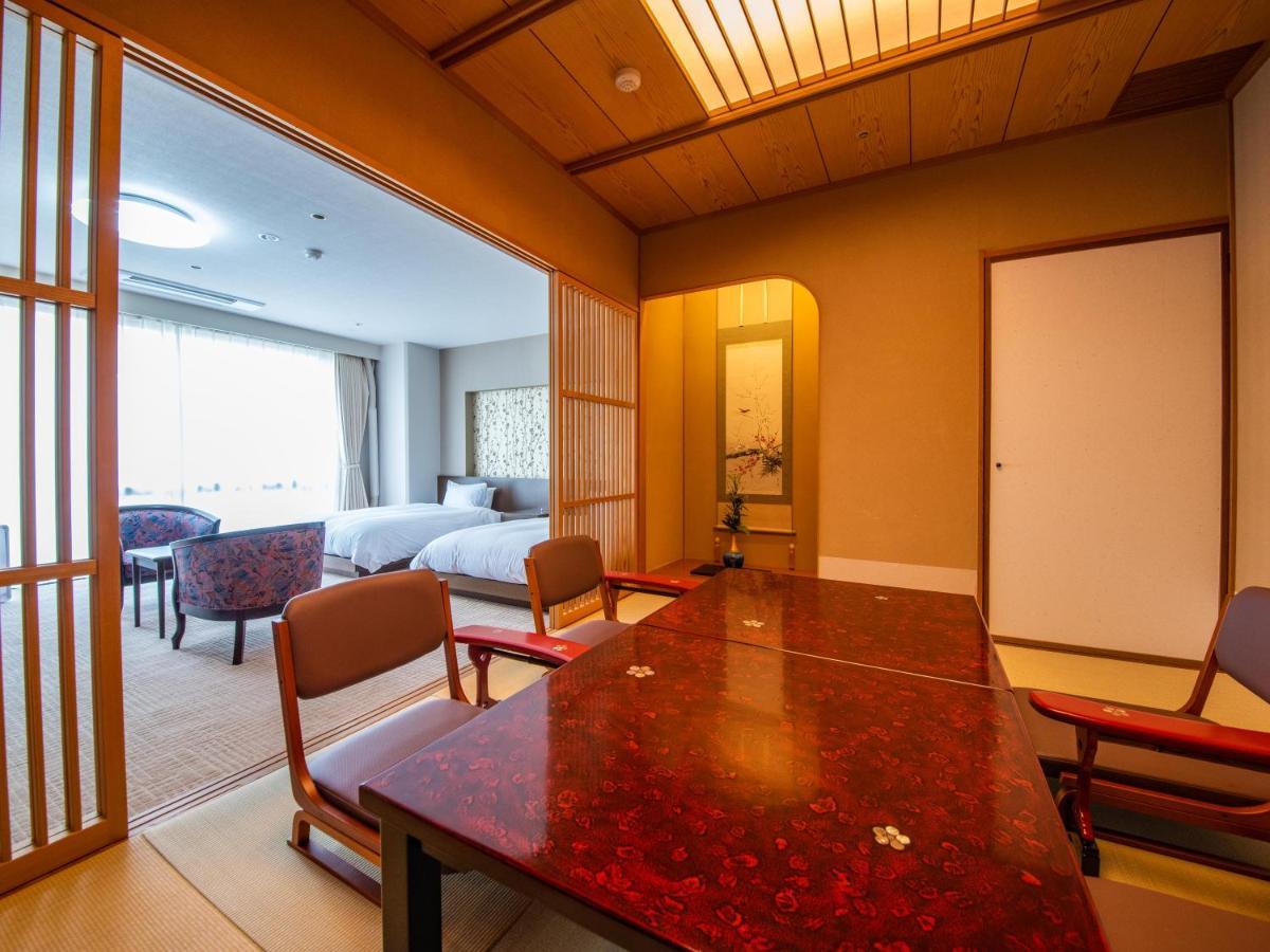 Yamashiro Onsen Miyabi No Yado Kaga Hyakumangoku Hotel Exterior foto