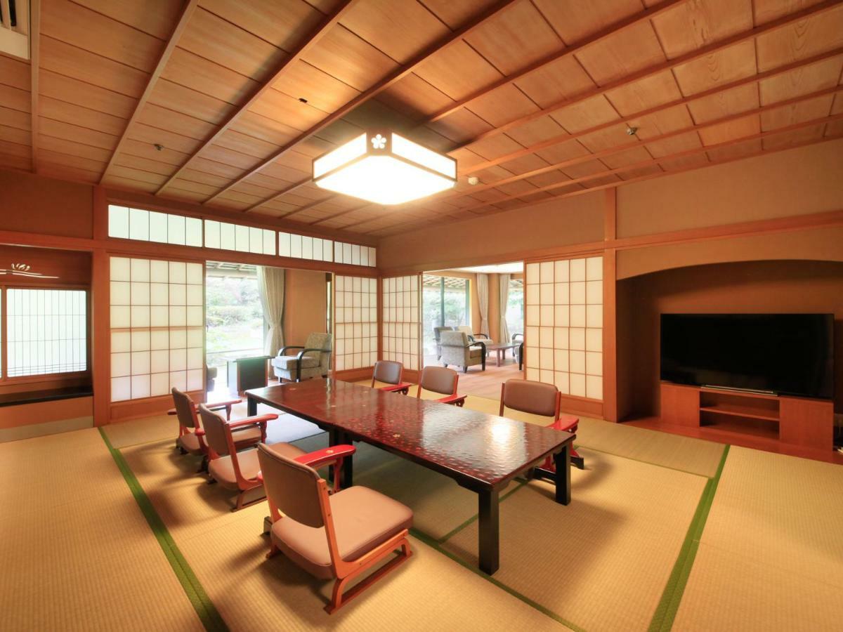 Yamashiro Onsen Miyabi No Yado Kaga Hyakumangoku Hotel Exterior foto