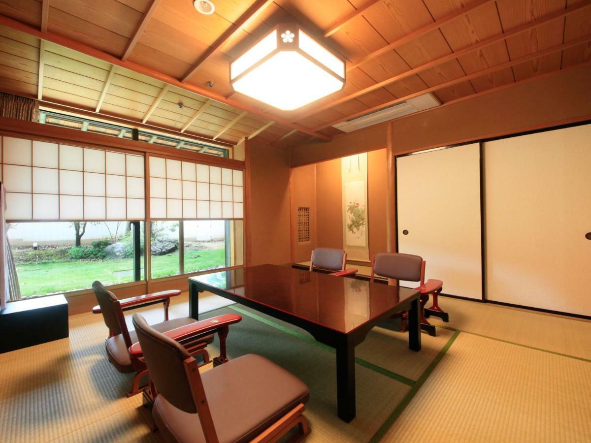 Yamashiro Onsen Miyabi No Yado Kaga Hyakumangoku Hotel Exterior foto