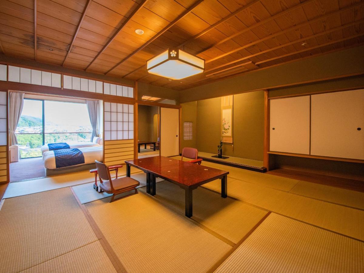 Yamashiro Onsen Miyabi No Yado Kaga Hyakumangoku Hotel Exterior foto