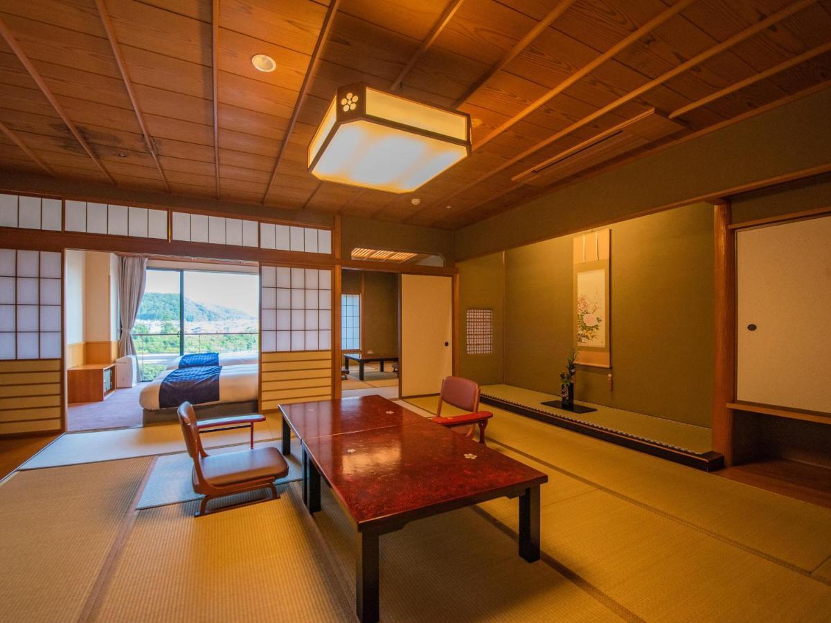Yamashiro Onsen Miyabi No Yado Kaga Hyakumangoku Hotel Exterior foto